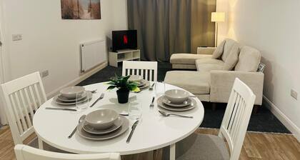 Modern 2 Bedroom Flat with Stylish Comfort