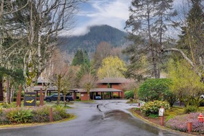 Apartment (2 Bedrooms) | Interior - Relax Poolside! All-season Base in Mt Hood Village (Welches)