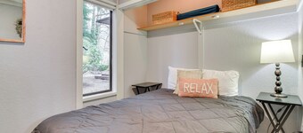 Relax Poolside! All-season Base in Mt Hood Village