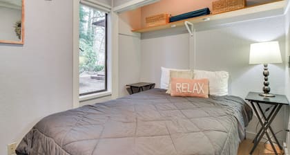 Relax Poolside! All-season Base in Mt Hood Village