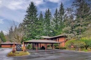 Apartment (2 Bedrooms) | Interior - Relax Poolside! All-season Base in Mt Hood Village (Welches)
