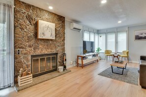 Apartment (2 Bedrooms) | Interior - Relax Poolside! All-season Base in Mt Hood Village (Welches)