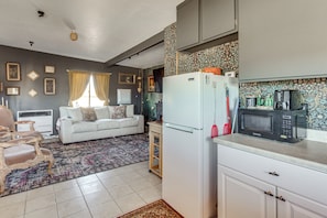 Interior - Desert Gem w/ Mtn Views, 16 Mi to Joshua Tree! (Twentynine Palms)