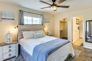 House (3 Bedrooms) | Interior - Walk or Ride to Beach! Family Home w/ Patio Lounge (Port Aransas)