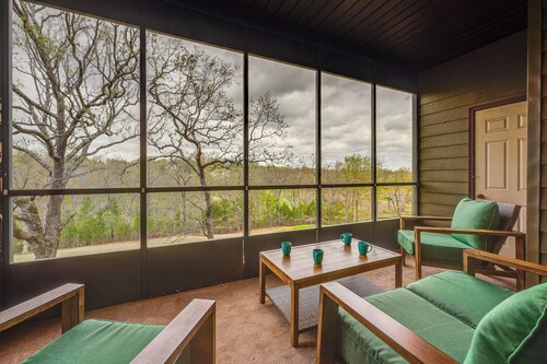 Relax Poolside! Golfers Oasis in Branson West