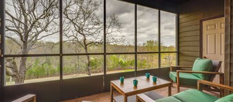 Relax Poolside! Golfers Oasis in Branson West