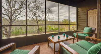 Relax Poolside! Golfers Oasis in Branson West