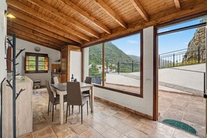 Dining - Casa El Mantillo: Valley Views, Peace, and Private Terrace in Hermigua (Santa Cruz de Tenerife)