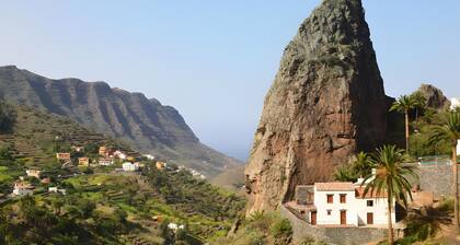 Casa El Mantillo: Valley Views, Peace, and Private Terrace in Hermigua