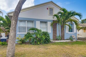 Interior - Near Beach & Corey Ave! Walkable Snowbird Escape (St. Pete Beach)