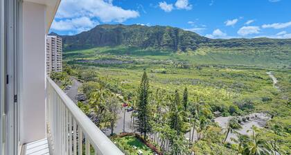 1 Mi to Makaha Beach! Resort Escape w/ Pool Access
