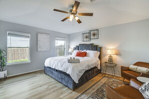 Interior - Peaceful Home w/ Yard: 10 Mi to Sugar Land Sq (Houston)