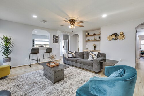 Peaceful Home w/ Yard: 10 Mi to Sugar Land Sq