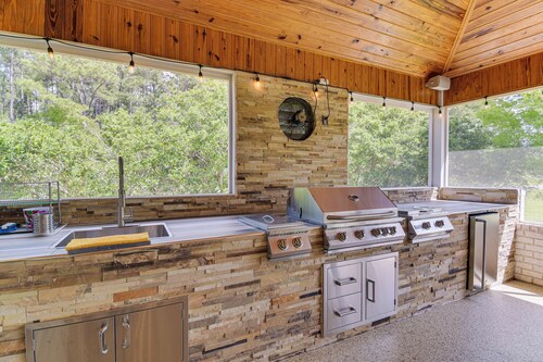 Elegant Home w/ Outdoor Kitchen in Robertsdale