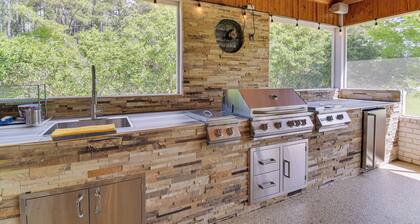 Elegant Home w/ Outdoor Kitchen in Robertsdale