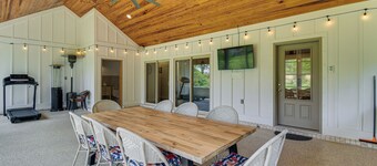 Elegant Home w/ Outdoor Kitchen in Robertsdale