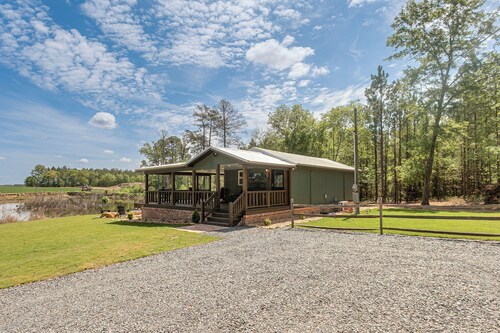 Private Fishing Pond! Secluded Enigma Retreat