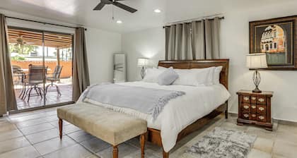 Walkable Uptown Gem! 3 Mi to Phoenix Mtns Preserve