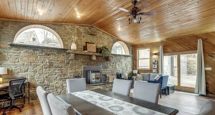 Great for Groups! Spacious Melcroft Home w/ Deck