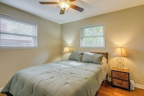 Interior - Private Yard! Pet-friendly Memphis Adventure Hub (Memphis)