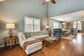 Apartment (3 Bedrooms) | Interior - Swim, Golf & Shop: Family Spring Getaway (Spring)
