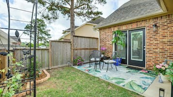 Apartment (3 Bedrooms) | Front of property