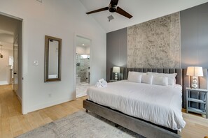 Apartment (3 Bedrooms) | Interior - < 2 Mi to Dtwn! Group Escape w/ Hot Tub in Houston (Houston)