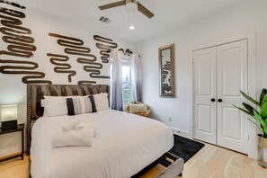 Apartment (3 Bedrooms) | Interior - < 2 Mi to Dtwn! Group Escape w/ Hot Tub in Houston (Houston)