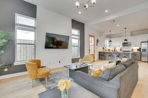 Apartment (3 Bedrooms) | Interior - < 2 Mi to Dtwn! Group Escape w/ Hot Tub in Houston (Houston)