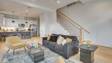 Apartment (3 Bedrooms) | Front of property