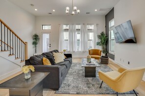 Apartment (3 Bedrooms) | Interior - < 2 Mi to Dtwn! Group Escape w/ Hot Tub in Houston (Houston)