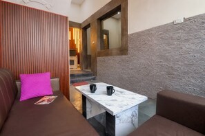 Living area - Hotel Tanish (Haridwar)