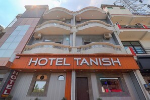 تفاصيل الفندق من الخارج