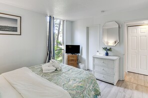 Interior - Walk to Beach: Hilton Head Escape w/ Pool Access! (Hilton Head Island)