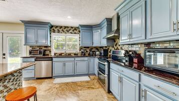 House (4 Bedrooms) | Interior
