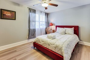 Interior - Extended Stay in Charleston! 5 Mi to Historic Dtwn (Charleston)