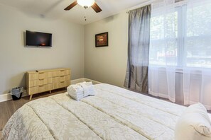 Interior - Extended Stay in Charleston! 5 Mi to Historic Dtwn (Charleston)