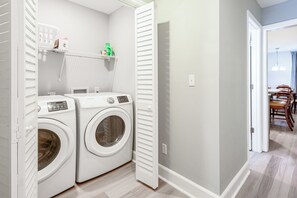 Interior - Extended Stay in Charleston! 5 Mi to Historic Dtwn (Charleston)