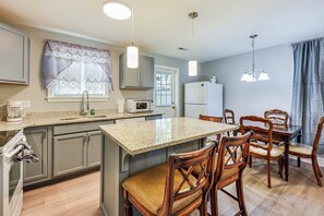 Interior - Extended Stay in Charleston! 5 Mi to Historic Dtwn (Charleston)