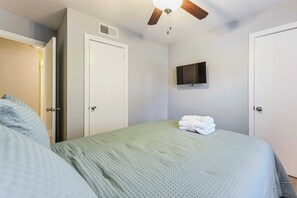Interior - Extended Stay in Charleston! 5 Mi to Historic Dtwn (Charleston)