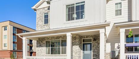 Apartment (3 Bedrooms) | Front of property
