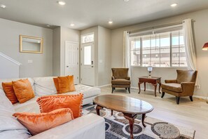 Interior - Work, Play & Explore Denver! Townhome Near Airport (Aurora)