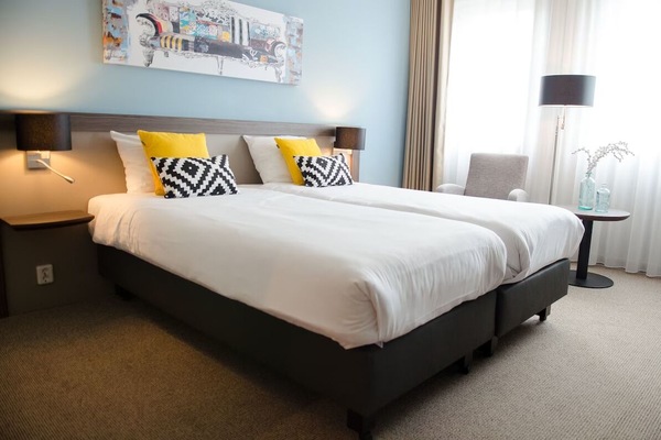 Unwind in twin beds wrapped in crisp linens and soft light.