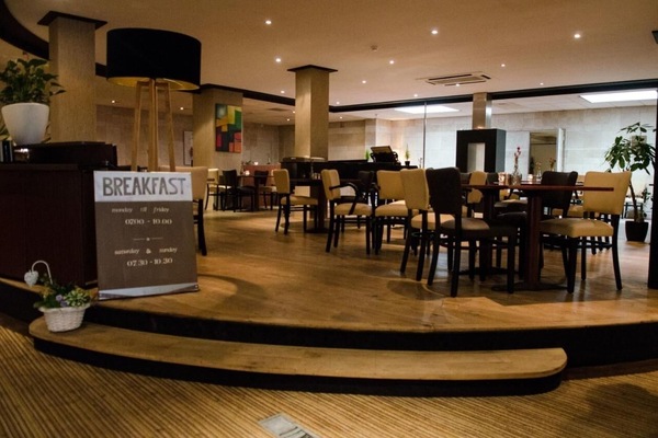 Start your morning with a relaxed breakfast in warm seating.