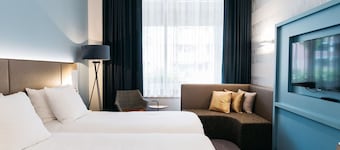 Comfortable Stay with Private Parking and Onsite Dining!