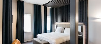 Convenient City Stay for Outdoor & Urban Fun! Onsite Dining!