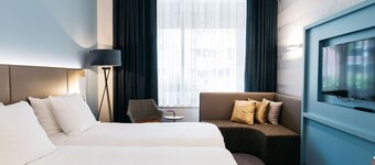 Easy Comfort with Quick Access to Attractions! Onsite Dining and Parking!