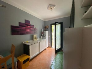 Private kitchen - Sardinia Hillside Retreat - Apt 13 - 2BR, quiet area, parking (Sardegna)