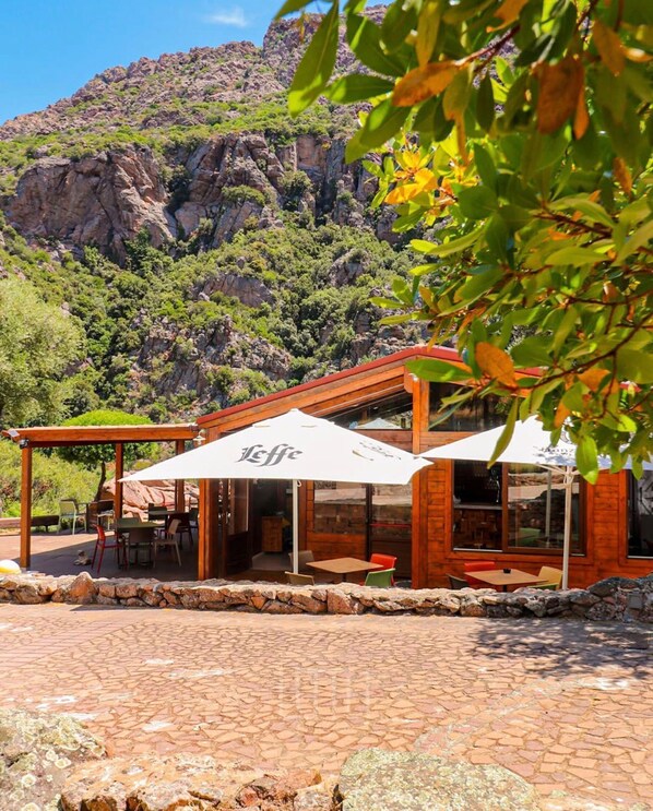 Food court - Sardinia Hillside Retreat - Apt 13 - 2BR, quiet area, parking (Santa Maria Coghinas)