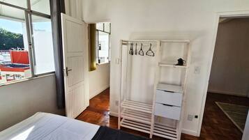 Basic-Apartment | Laptopgeeigneter Arbeitsplatz, kostenloses WLAN